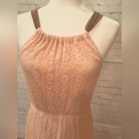 Peach Lace Sundress with ruffled trim & highlow hemline. Size Large - Picture 4 of 8